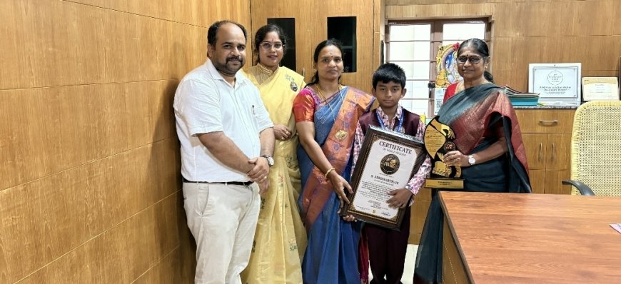 கண்களைக் கட்டிக்கொண்டு 4 மணி நேரம் கீபோர்டு வாசித்த 11 வயது சிறுவன் – உலக சாதனை
