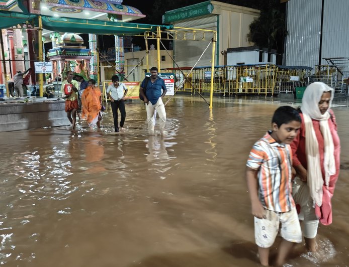கனமழையால் மருதமலை கோவிலுக்கு வந்த பக்தர்கள் கடும் அவதி!