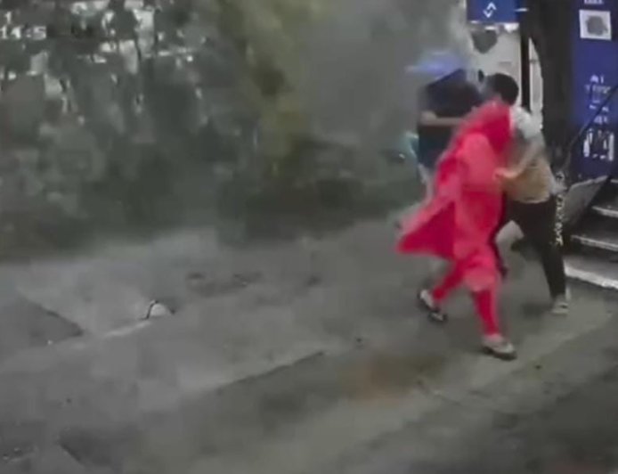 அதிர்ஷ்டவசமாக உயிர்த்தப்பிய நபர்கள்!