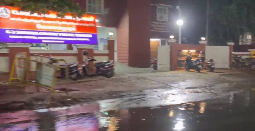 இதுதான் ஸ்மார்ட் சிட்டியா? சாலையில் ஆறாக ஓடும் சாக்கடை கழிவு நீர்.!.