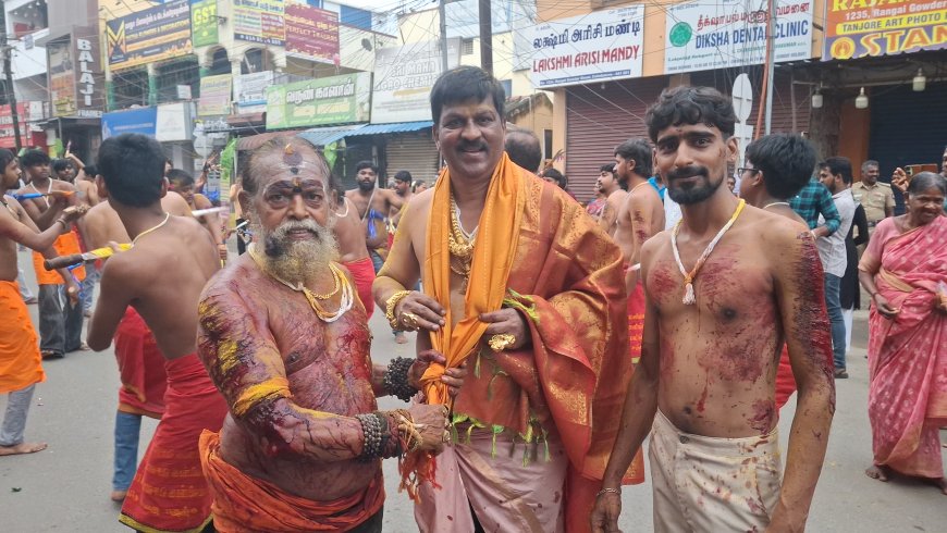 "வேசிக்கோ" "தீசுக்கோ"என பக்தி முழக்கம்