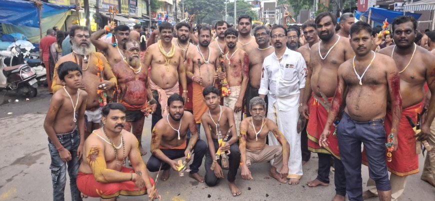 "வேசிக்கோ" "தீசுக்கோ"என பக்தி முழக்கம்